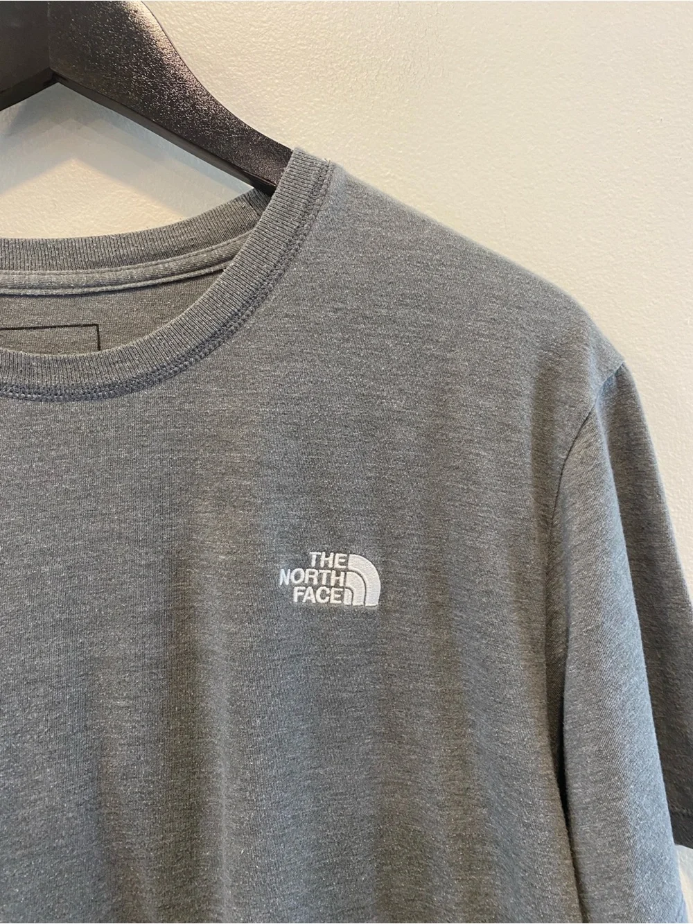 The north face short sleeve logo tee mens sz large gray outdoors active athletic